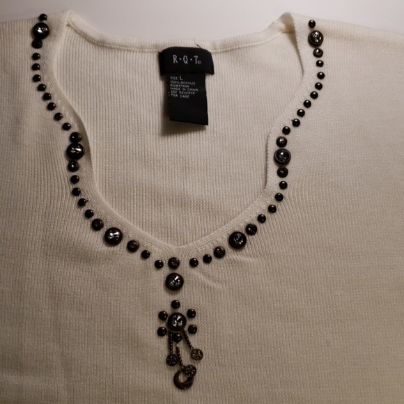 Studded white short sleeve sweater Size large. B70 - Picture 4 of 5